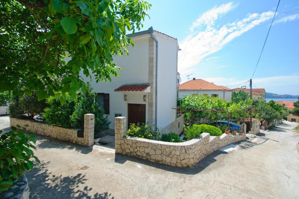 Hella Apartments Trogir Exterior photo