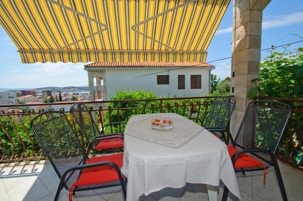 Hella Apartments Trogir Exterior photo