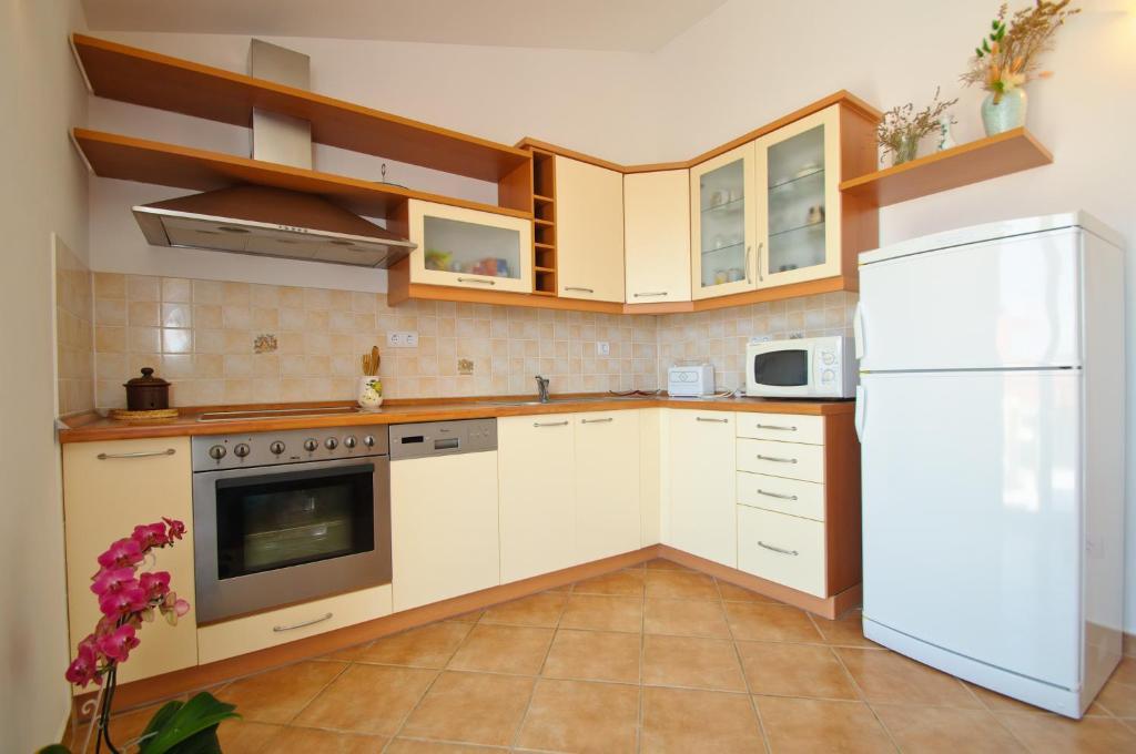 Hella Apartments Trogir Exterior photo